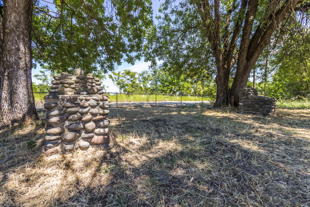 22305 Lone Tree Road Anderson, CA 96007 - Photo 26 of 29 front yard