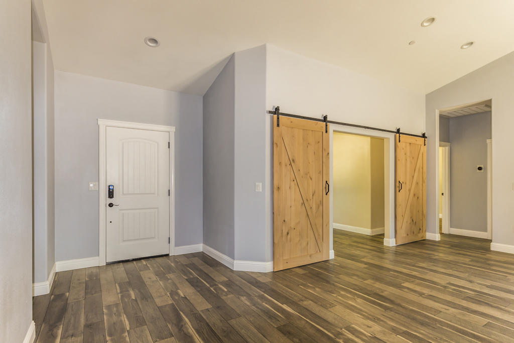 22305 Lone Tree Road Anderson, CA 96007 - Photo 4 of 29 living