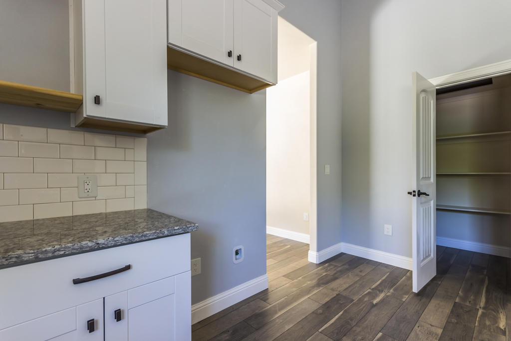 22305 Lone Tree Road Anderson, CA 96007 - Photo 10 of 29 kitchen with pantry