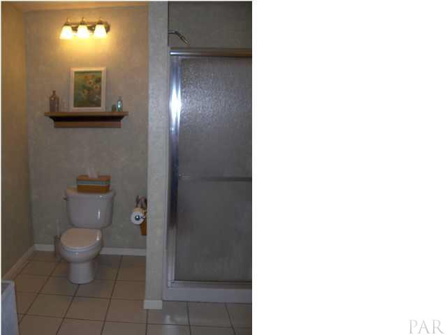 5424 Tom Sawyer Road Milton, FL 32583 - Photo 6 of 19 Good size bath with step in shower!
