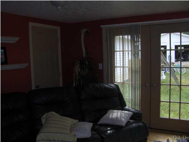 5424 Tom Sawyer Road Milton, FL 32583 - Photo 8 of 19 Family Room with a view of what the car buffs are up to!