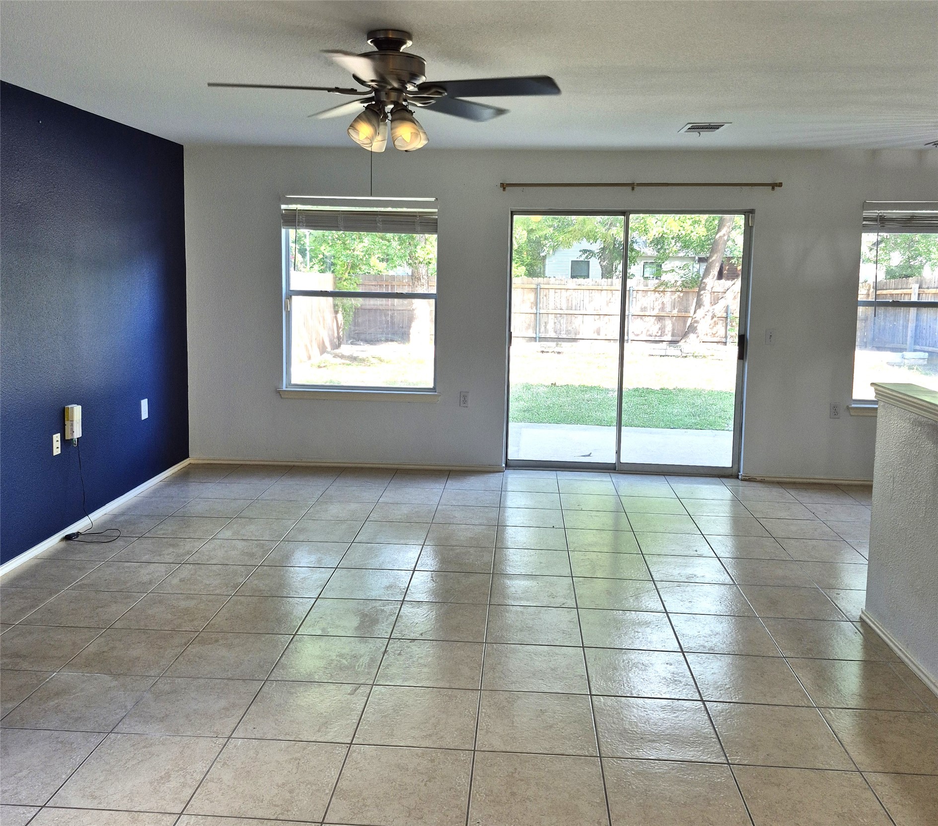 1139 Emmitt Run Austin, TX 78721 - Photo 3 of 30