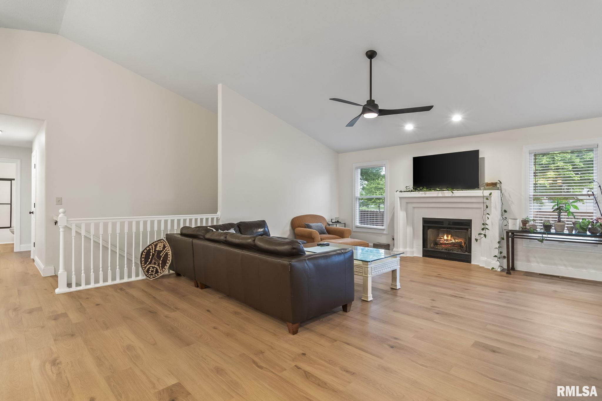 2725 Wordsworth Drive Springfield, IL 62711 - Photo 4 of 38