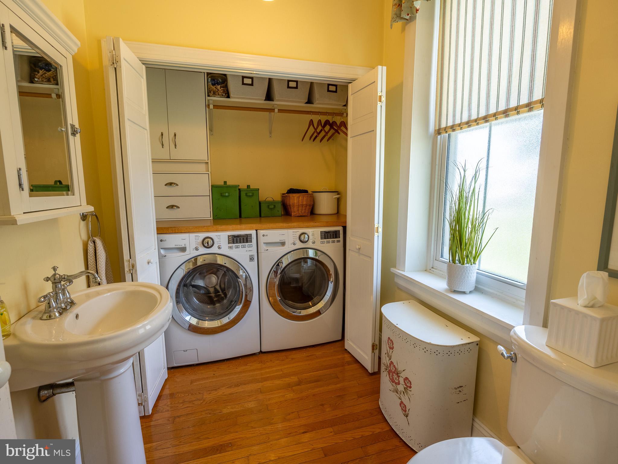 225 Niantic Road Barto, PA 19504 - Photo 42 of 82 a bathroom with a sink and a mirror