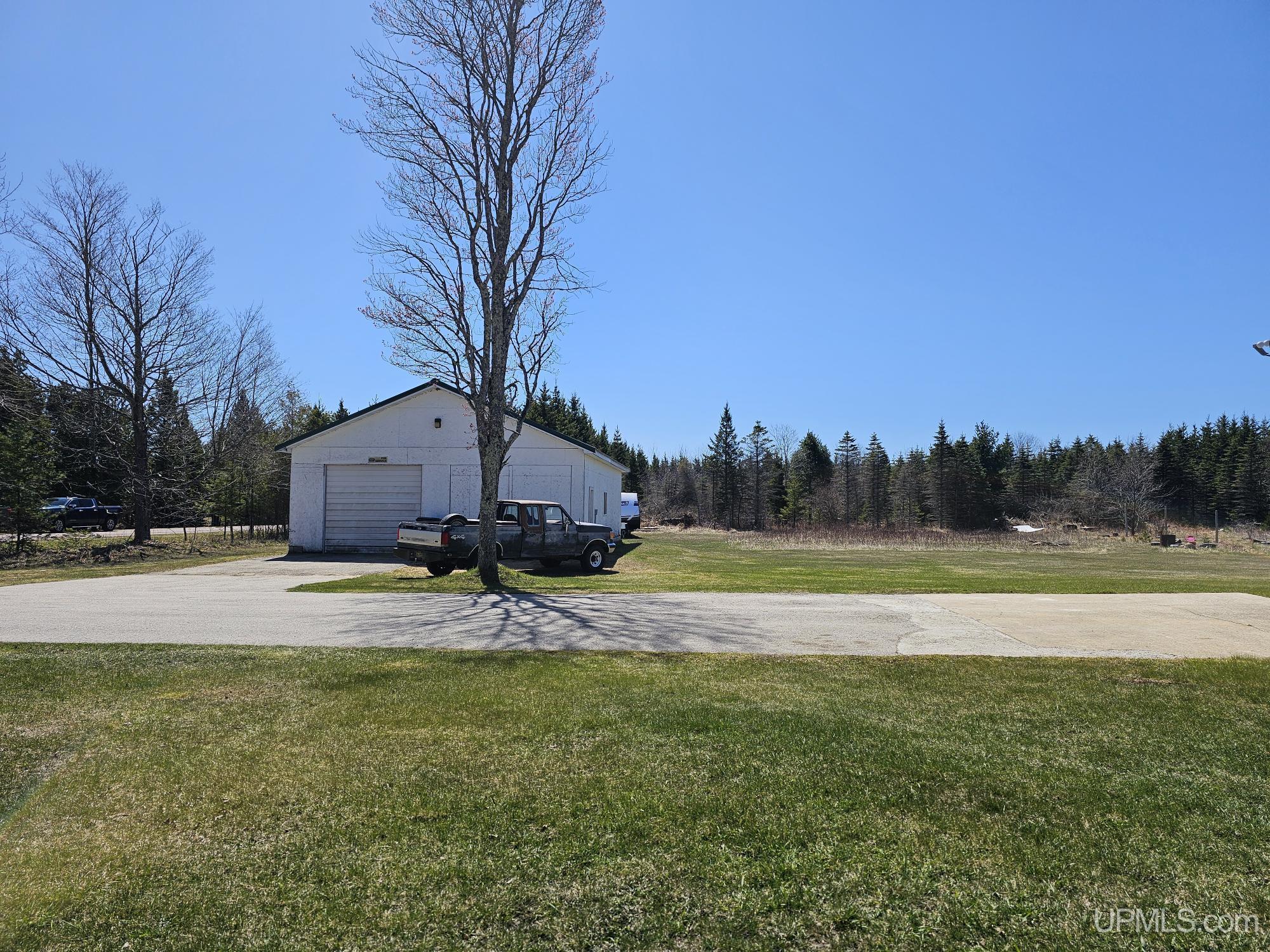745 North Murphy Lake Road Manistique, MI 49854 - Photo 37 of 40