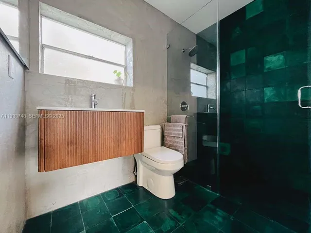 a bathroom with a toilet and a shower