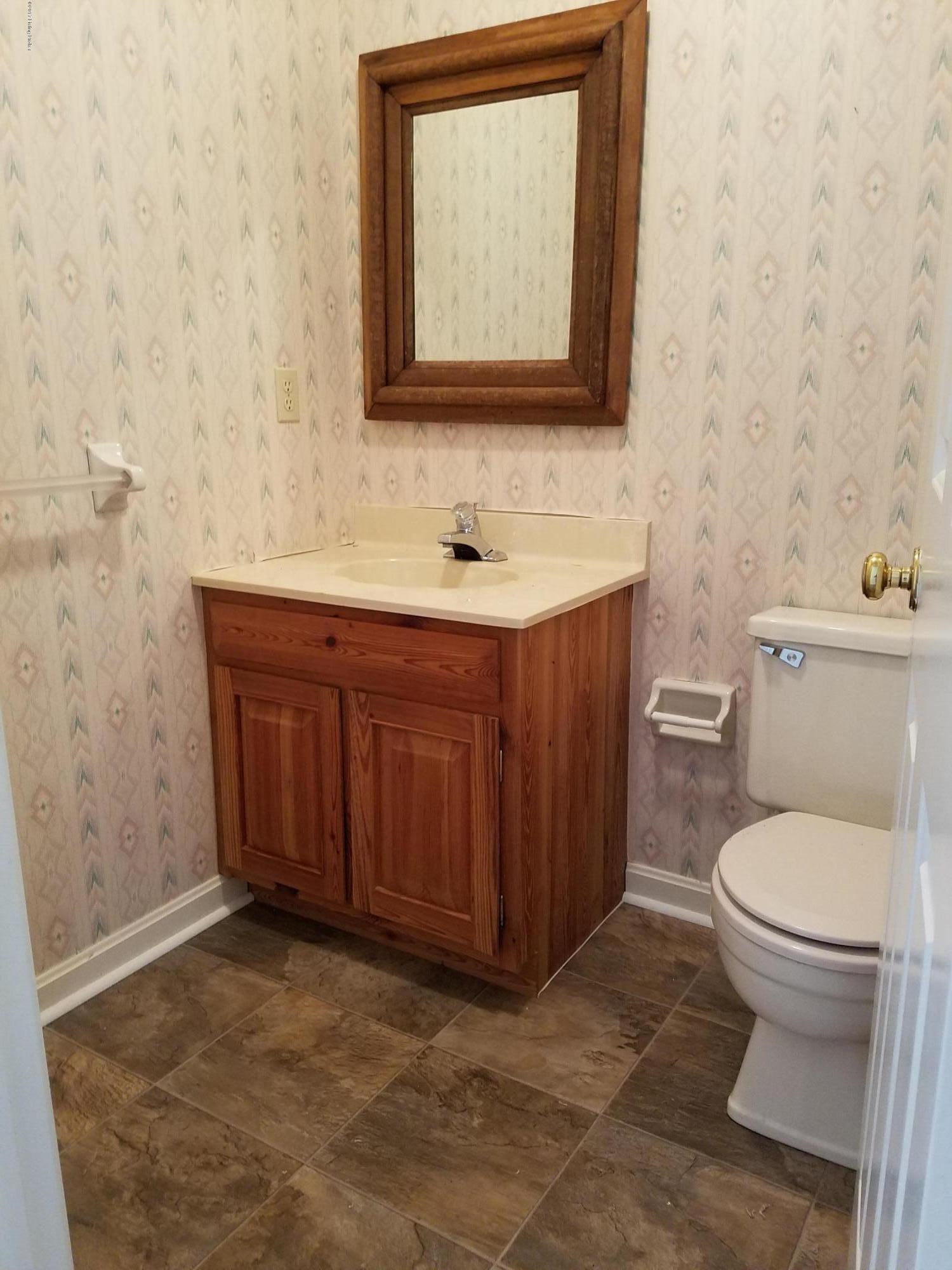 1802 Hunters Trace Road La Grange, KY 40031 - Photo 34 of 51 20170629_144218