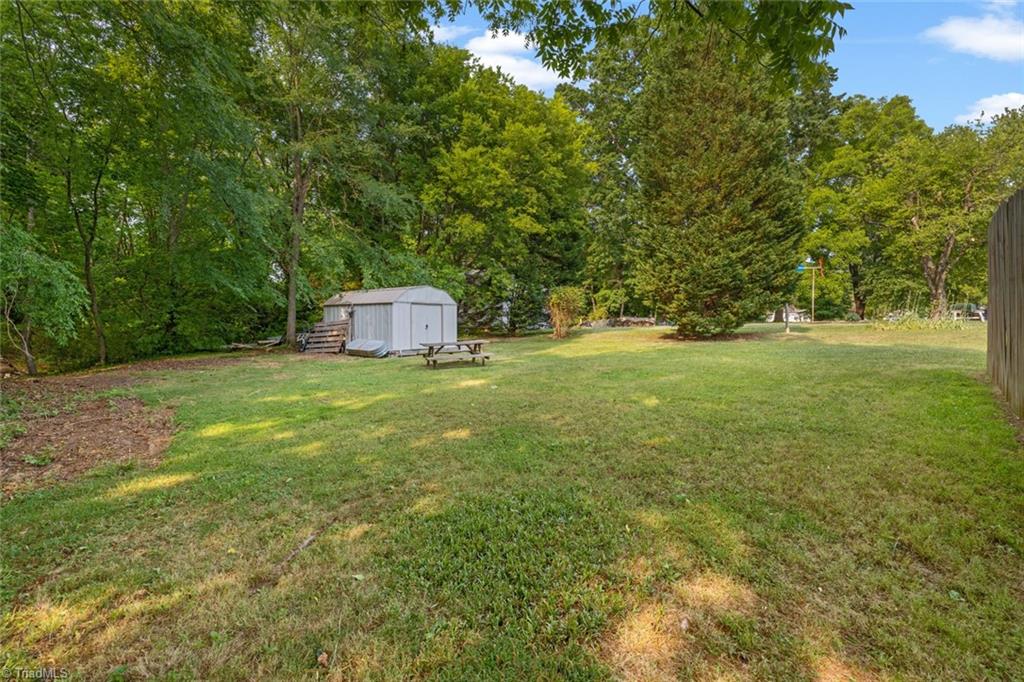 619 Woodlawn Road High Point, NC 27265 - Photo 6 of 32