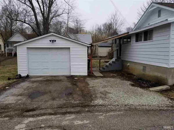 $1,450 | 111 North Elm Street, Bloomington, IN 47404