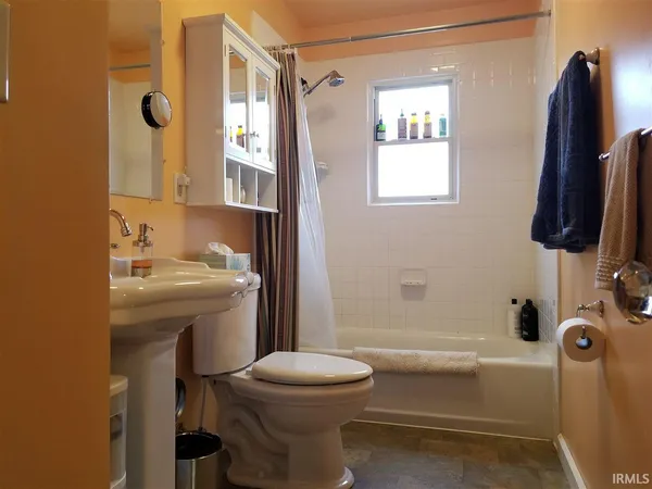 $1,450 | 111 North Elm Street, Bloomington, IN 47404