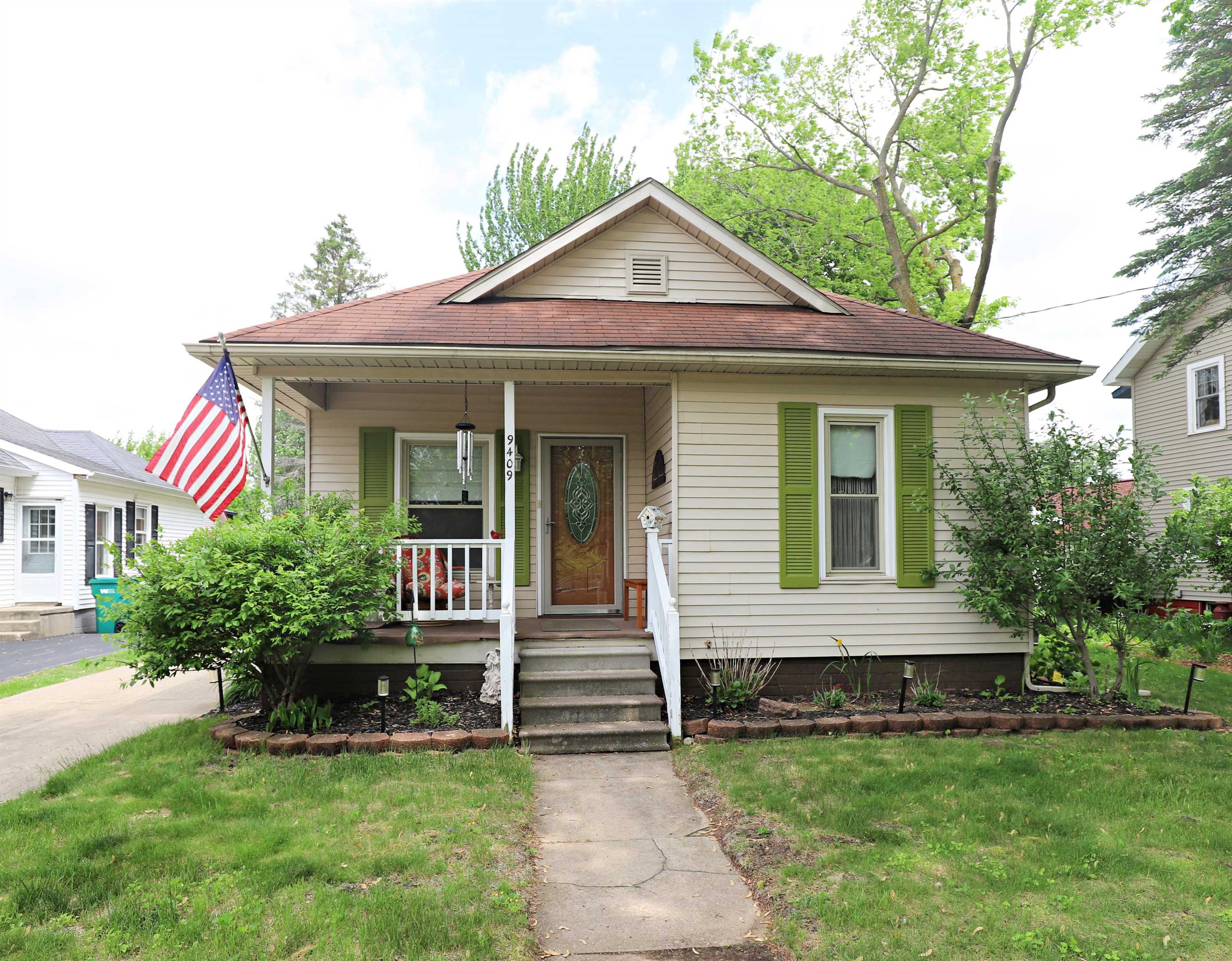 9409 Butternut Street New Lothrop, MI 48460 - Photo 2 of 26