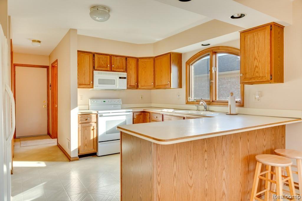 385 Buttercup Drive Rochester Hills, MI 48307 - Photo 9 of 33
