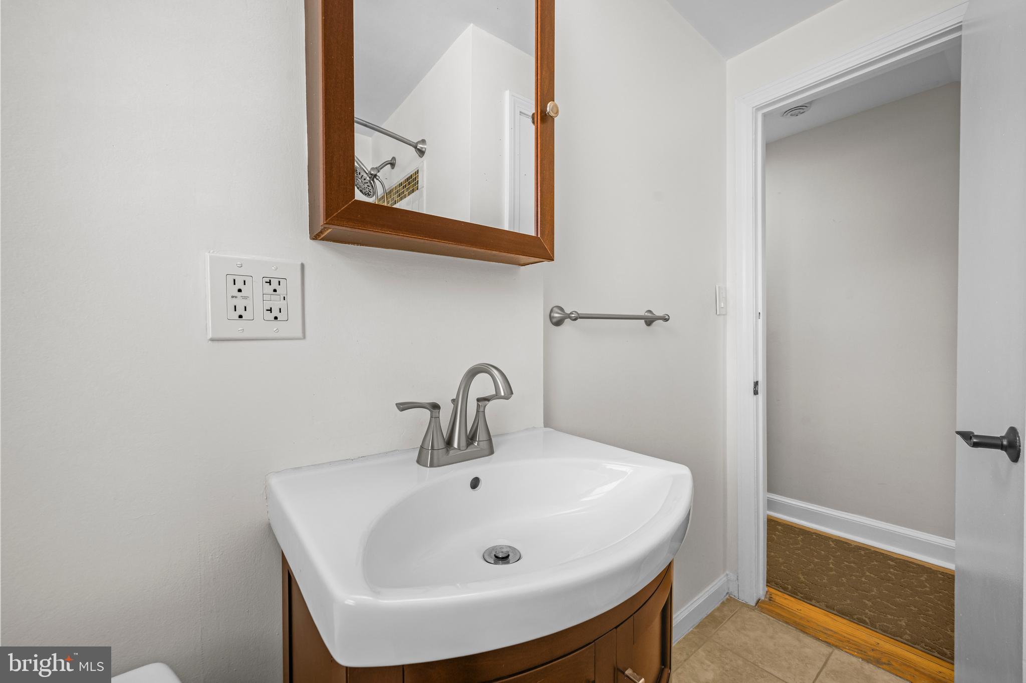 6813 Derrell Court Alexandria, VA 22307 - Photo 21 of 34 a bathroom with a sink and a mirror