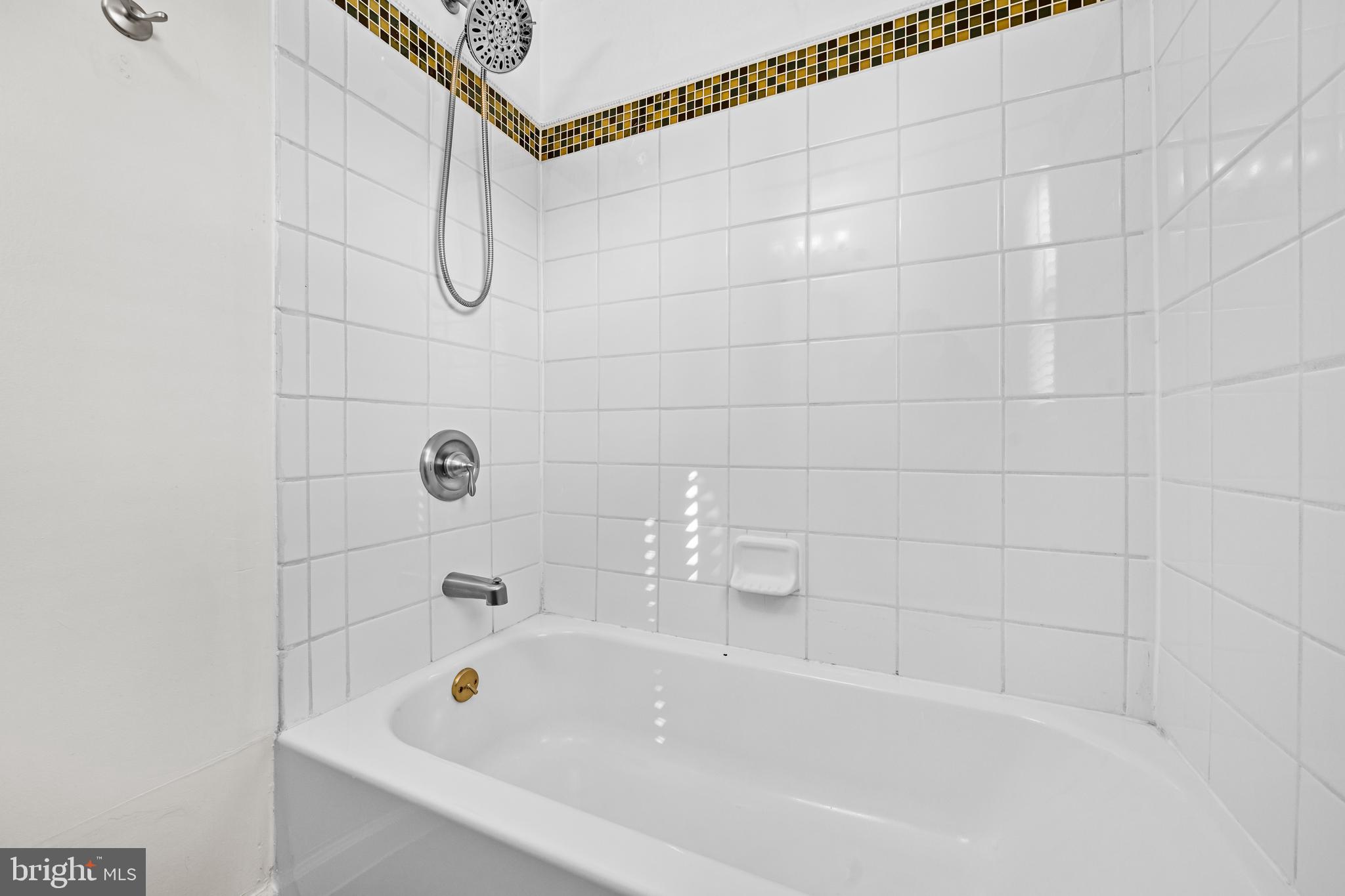 6813 Derrell Court Alexandria, VA 22307 - Photo 22 of 34 a bathroom with a tub and a shower