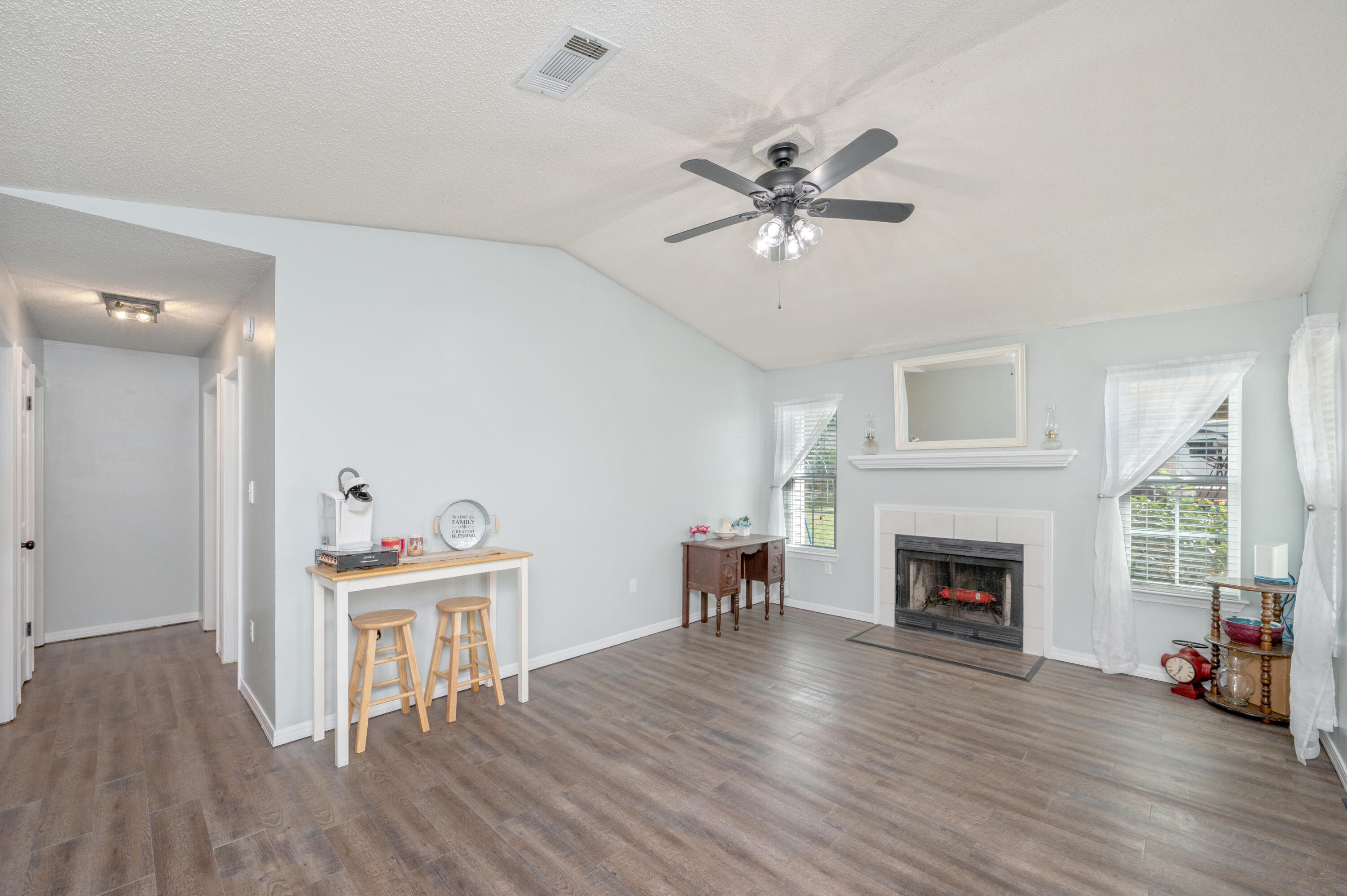 3010 Windsor Circle Crestview, FL 32539 - Photo 4 of 21 Living Room