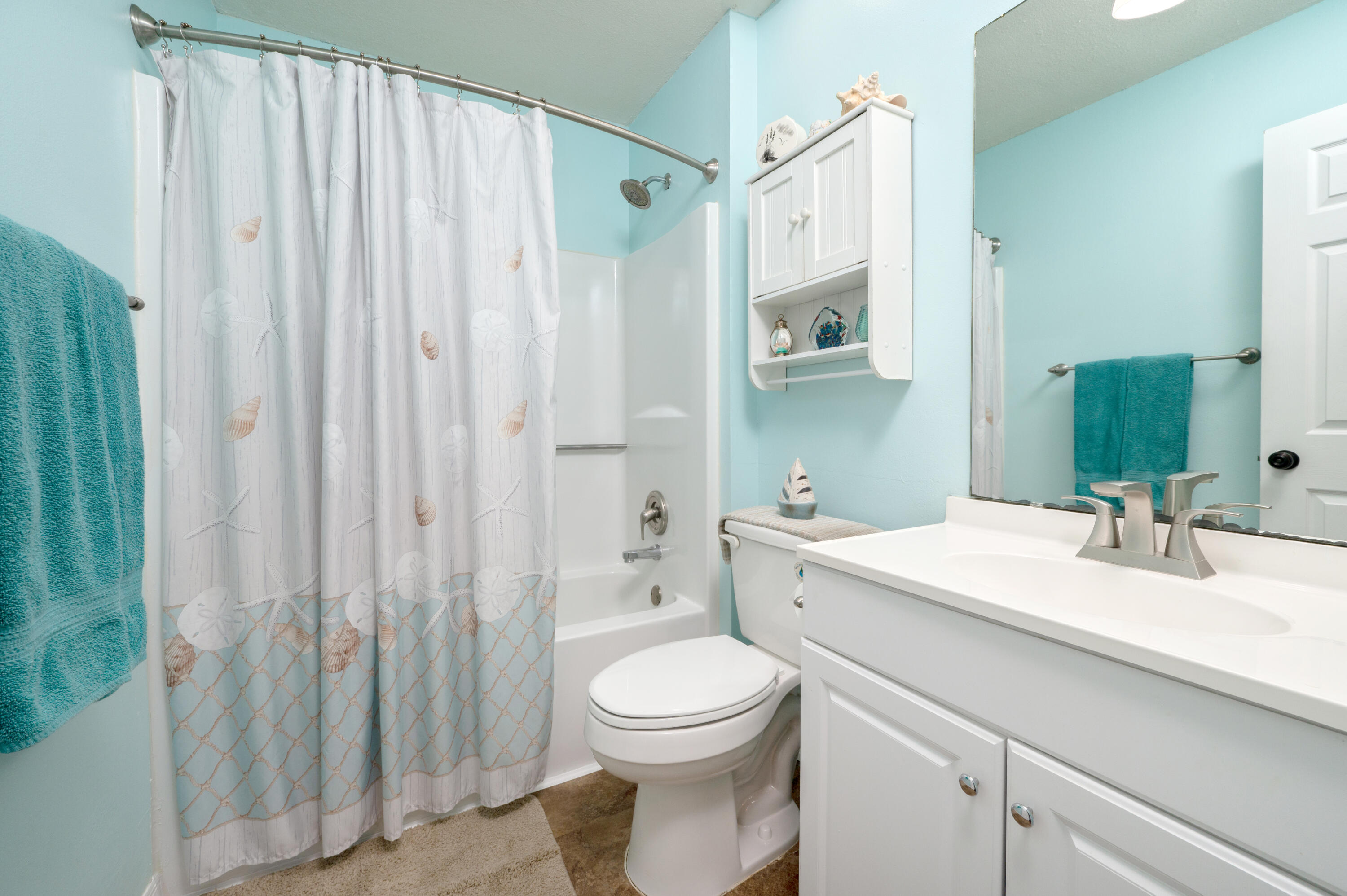 3010 Windsor Circle Crestview, FL 32539 - Photo 10 of 21 Guest Bathroom