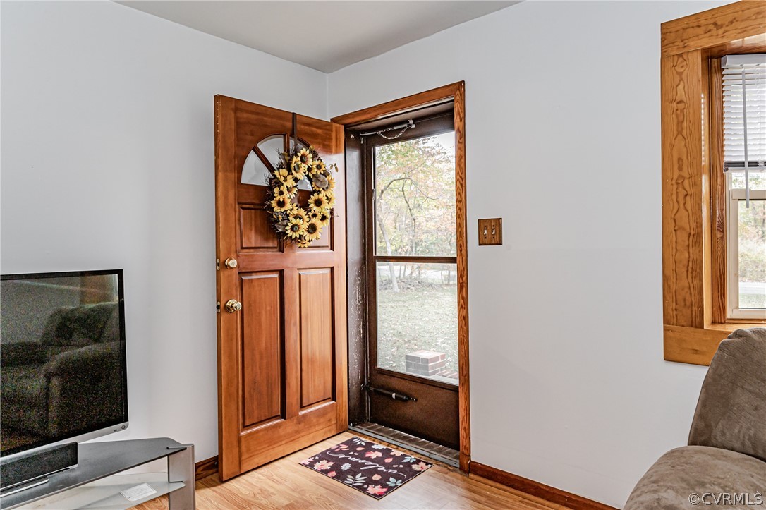 7930 North Hen Peck Road Quinton, VA 23141 - Photo 4 of 48 Gallery Image 4