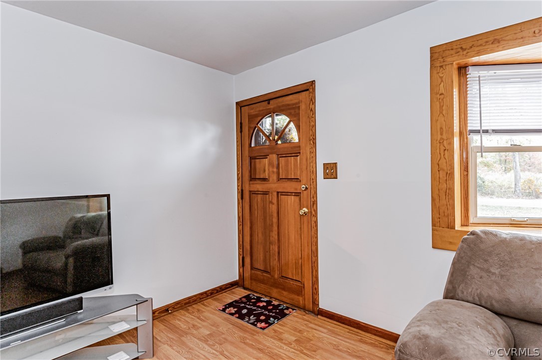 7930 North Hen Peck Road Quinton, VA 23141 - Photo 5 of 48 Gallery Image 5