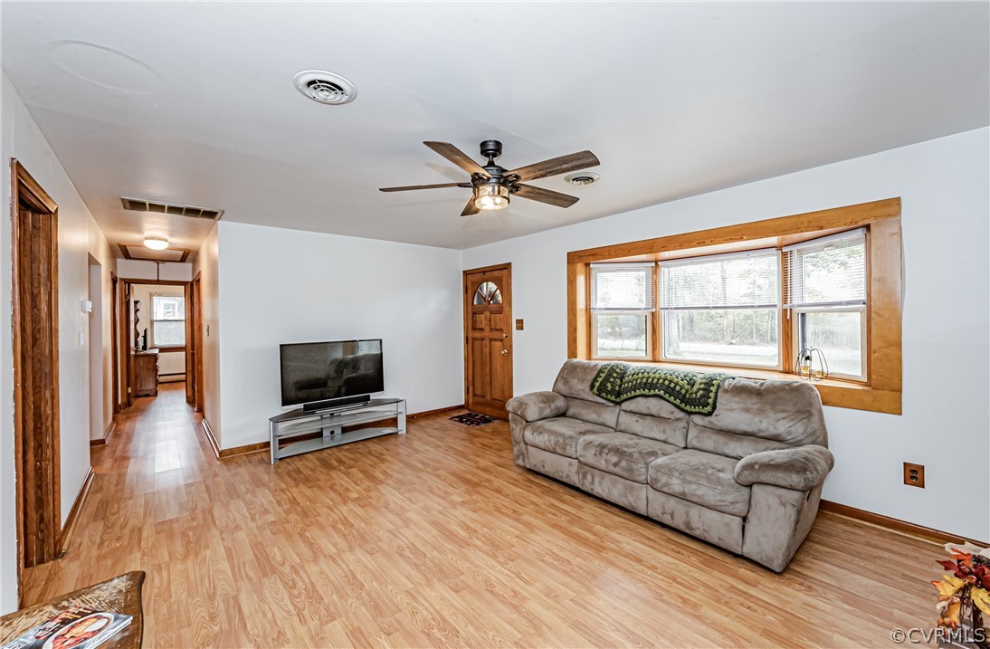 7930 North Hen Peck Road Quinton, VA 23141 - Photo 6 of 48 Gallery Image 6