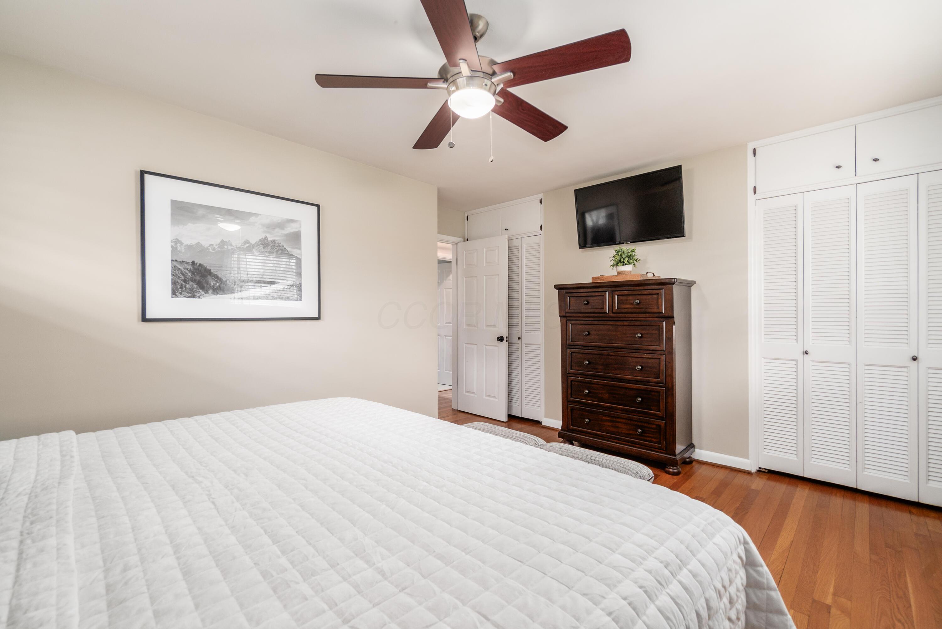 3166 South Dorchester Road Columbus, OH 43221 - Photo 15 of 34 Y_3166_S_Dorchester-049