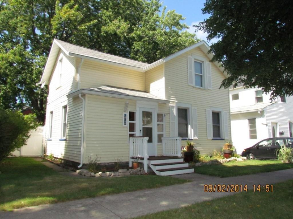 910 Court Street St. Joseph, MI 49085 - Photo 2 of 14 IMG_2231 (Medium)