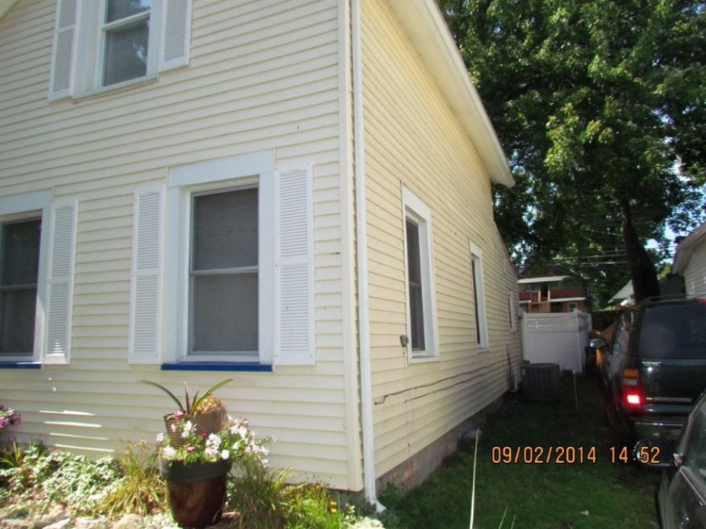 910 Court Street St. Joseph, MI 49085 - Photo 3 of 14 IMG_2233 (Medium)