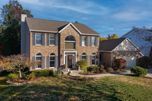 $489,900 | 13 Red Stone Court, Bloomington, IL 61704