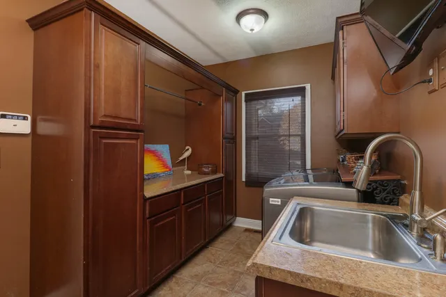 $489,900 | 13 Red Stone Court, Bloomington, IL 61704