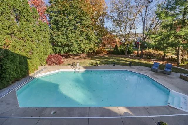 $489,900 | 13 Red Stone Court, Bloomington, IL 61704