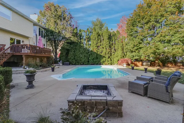 $489,900 | 13 Red Stone Court, Bloomington, IL 61704