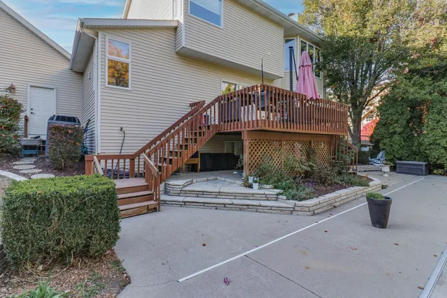 $489,900 | 13 Red Stone Court, Bloomington, IL 61704