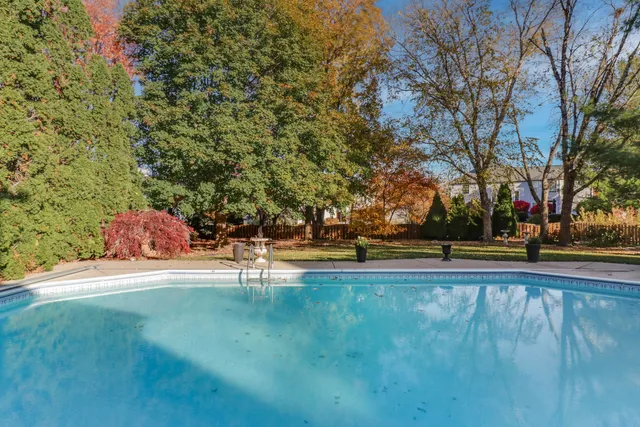 $489,900 | 13 Red Stone Court, Bloomington, IL 61704