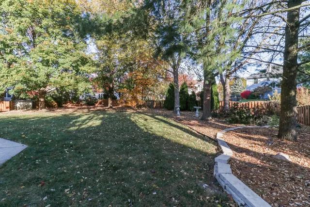 $489,900 | 13 Red Stone Court, Bloomington, IL 61704