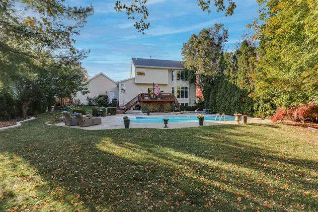 $489,900 | 13 Red Stone Court, Bloomington, IL 61704