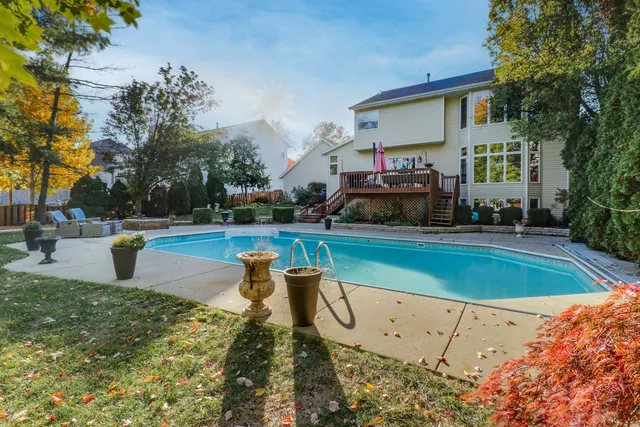 $489,900 | 13 Red Stone Court, Bloomington, IL 61704