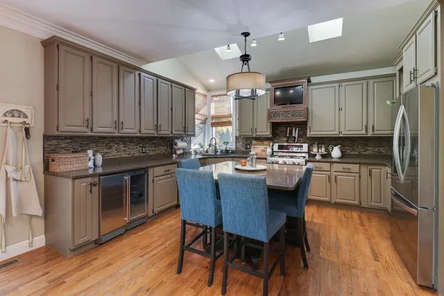 $489,900 | 13 Red Stone Court, Bloomington, IL 61704