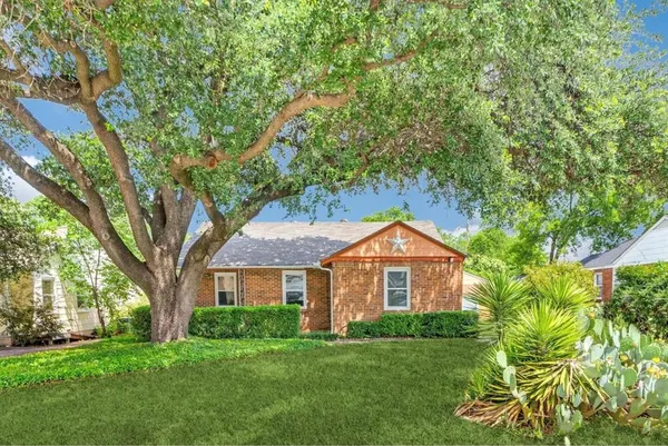 $3,000 | 3241 Sandage Avenue, Fort Worth, TX 76109