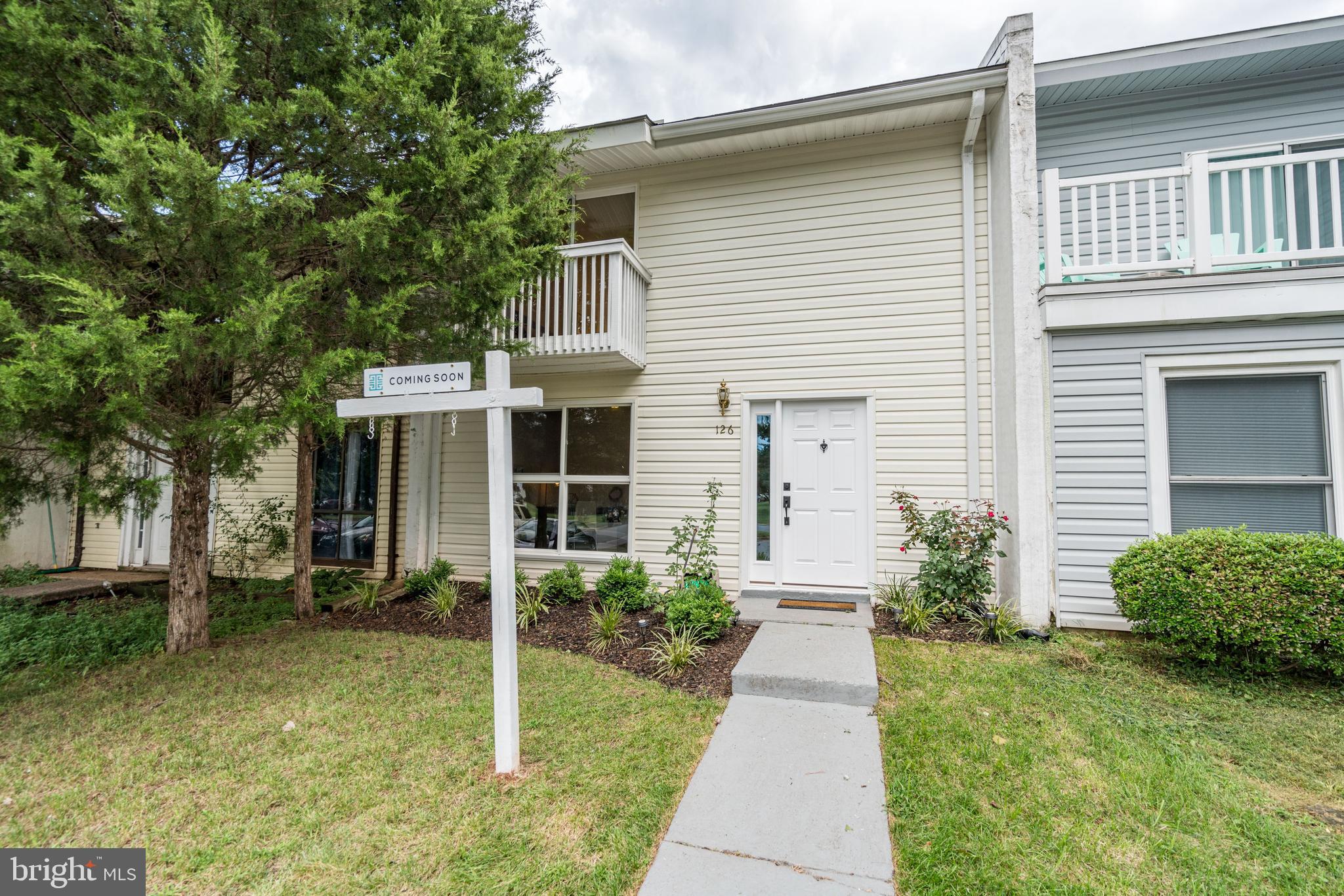 126 North Cottage Road Sterling, VA 20164 - Photo 1 of 20 Gallery Image 1