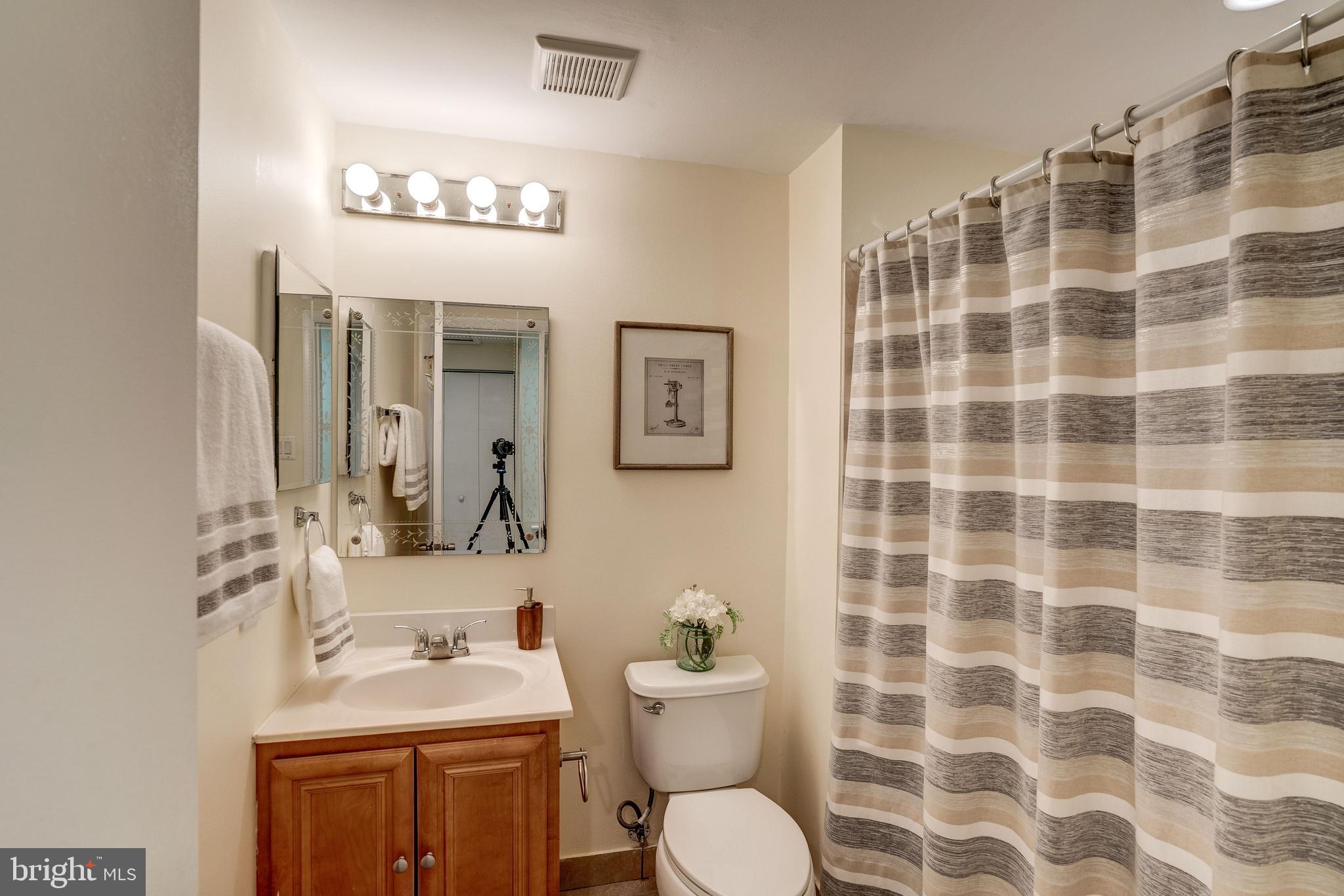 126 North Cottage Road Sterling, VA 20164 - Photo 17 of 20 Upper level hallway full bathroom
