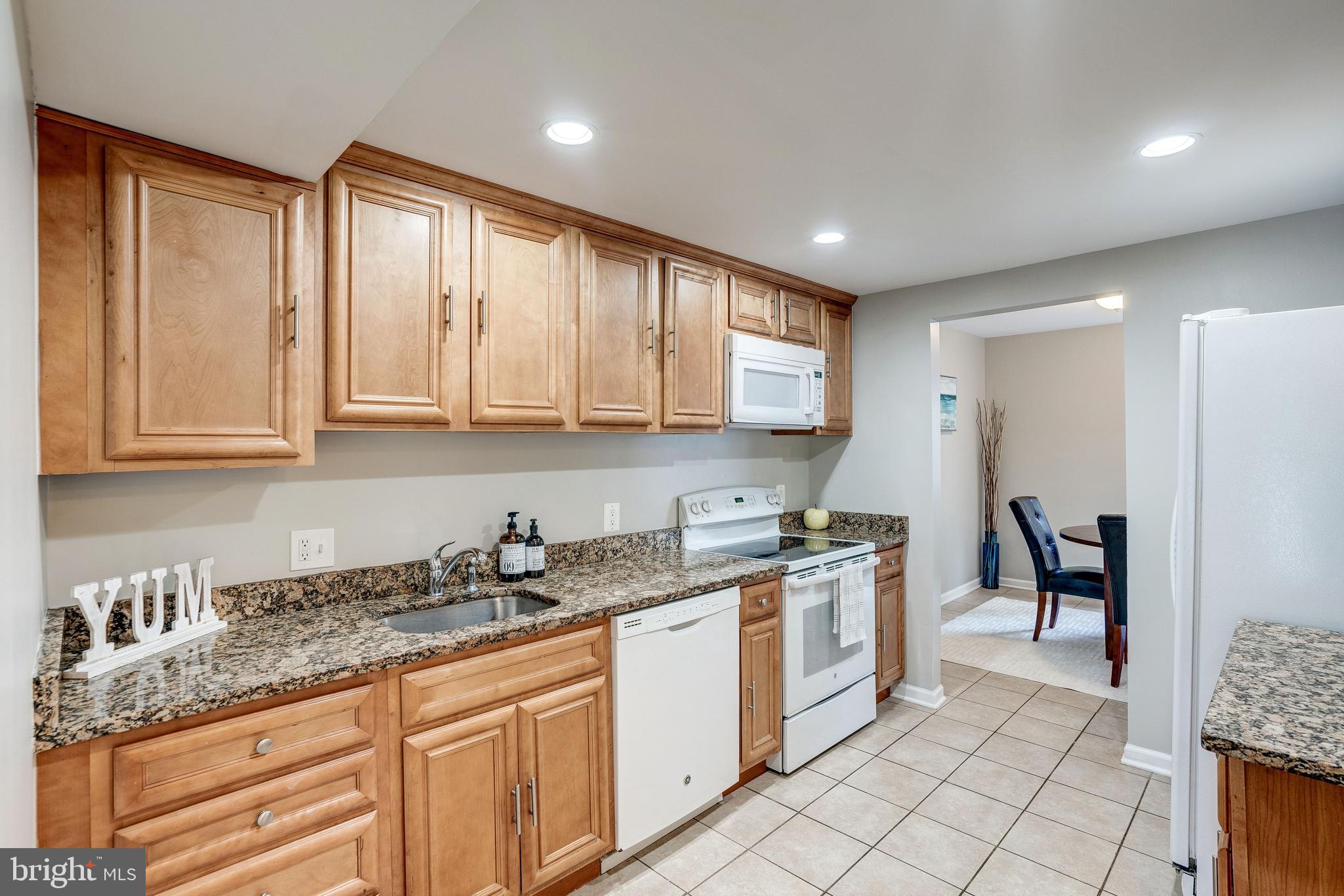 126 North Cottage Road Sterling, VA 20164 - Photo 4 of 20 Kitchen features granite counter tops