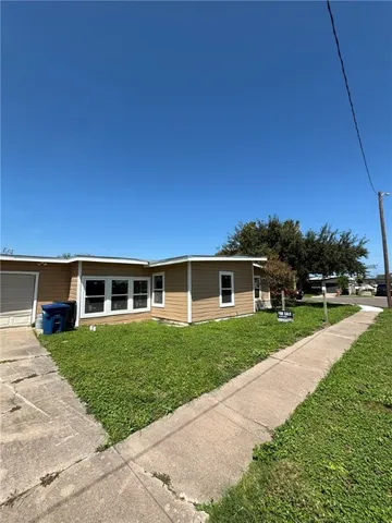 a view of a house with a yard