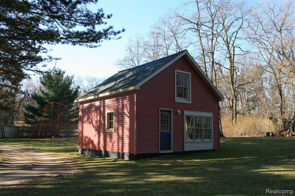 7826 Teahen Road Brighton, MI 48116 - Photo 22 of 25 Barn / Stalls / Studio