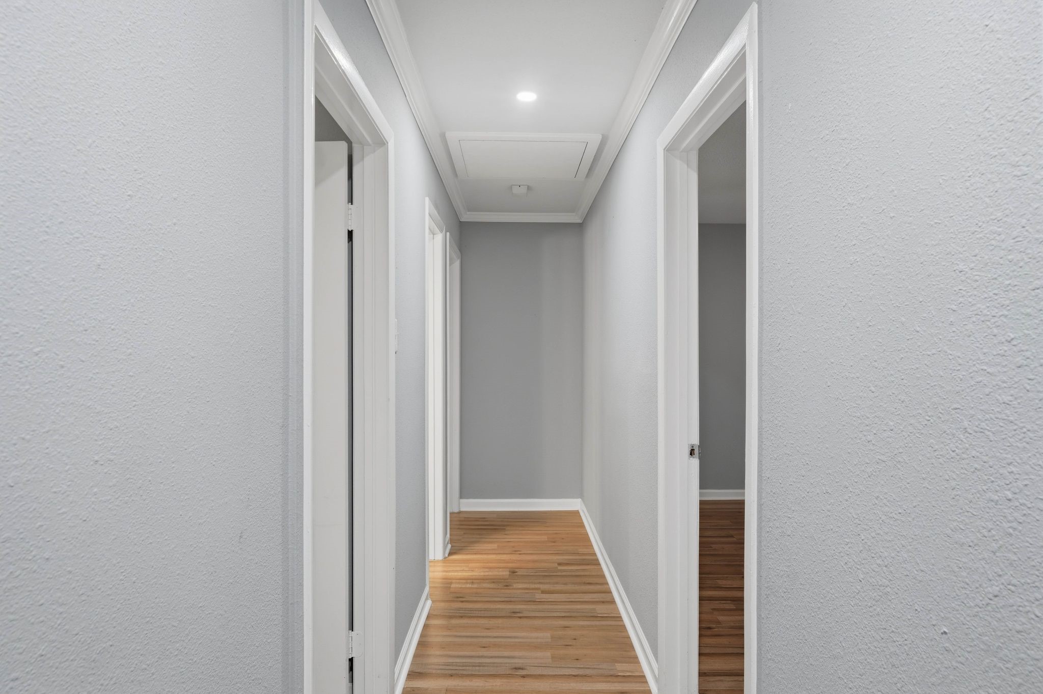 20 Moon Valley Court Conroe, TX 77304 - Photo 24 of 32 a view of hallway
