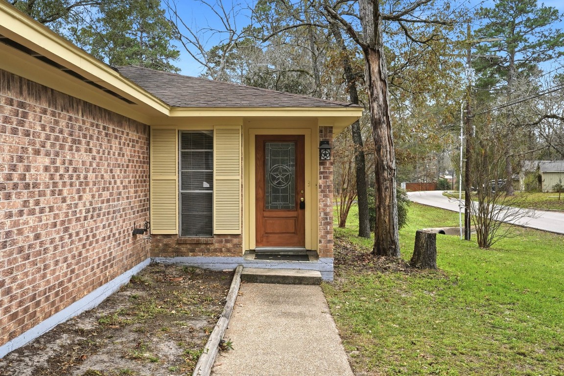 20 Moon Valley Court Conroe, TX 77304 - Photo 5 of 32 a front view of a house with a yard