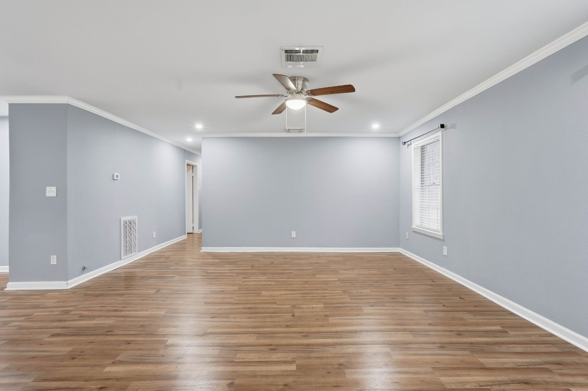 20 Moon Valley Court Conroe, TX 77304 - Photo 8 of 32 a view of an empty room