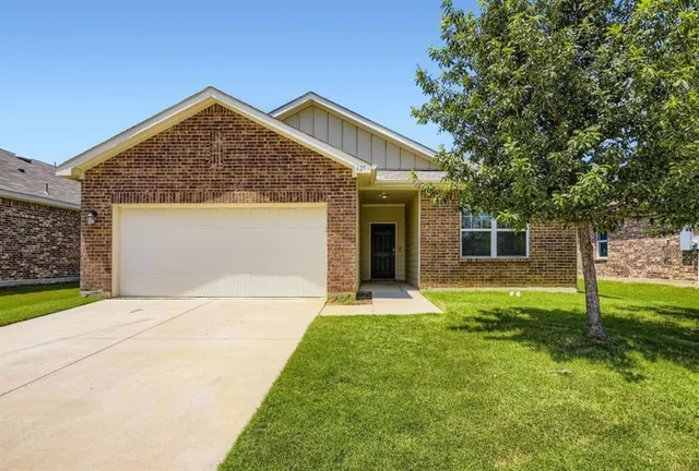 $2,400 | 421 Starboard Drive, Crowley, TX 76036