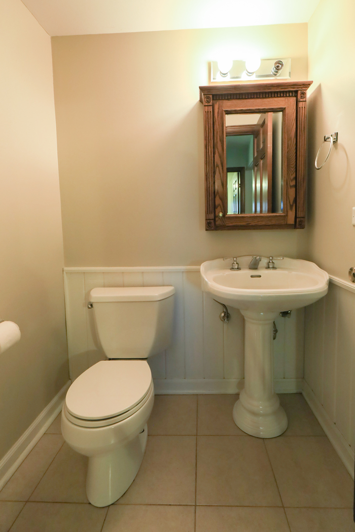 248 Florence Road Inverness, IL 60010 - Photo 11 of 25 a bathroom with a toilet a sink and mirror