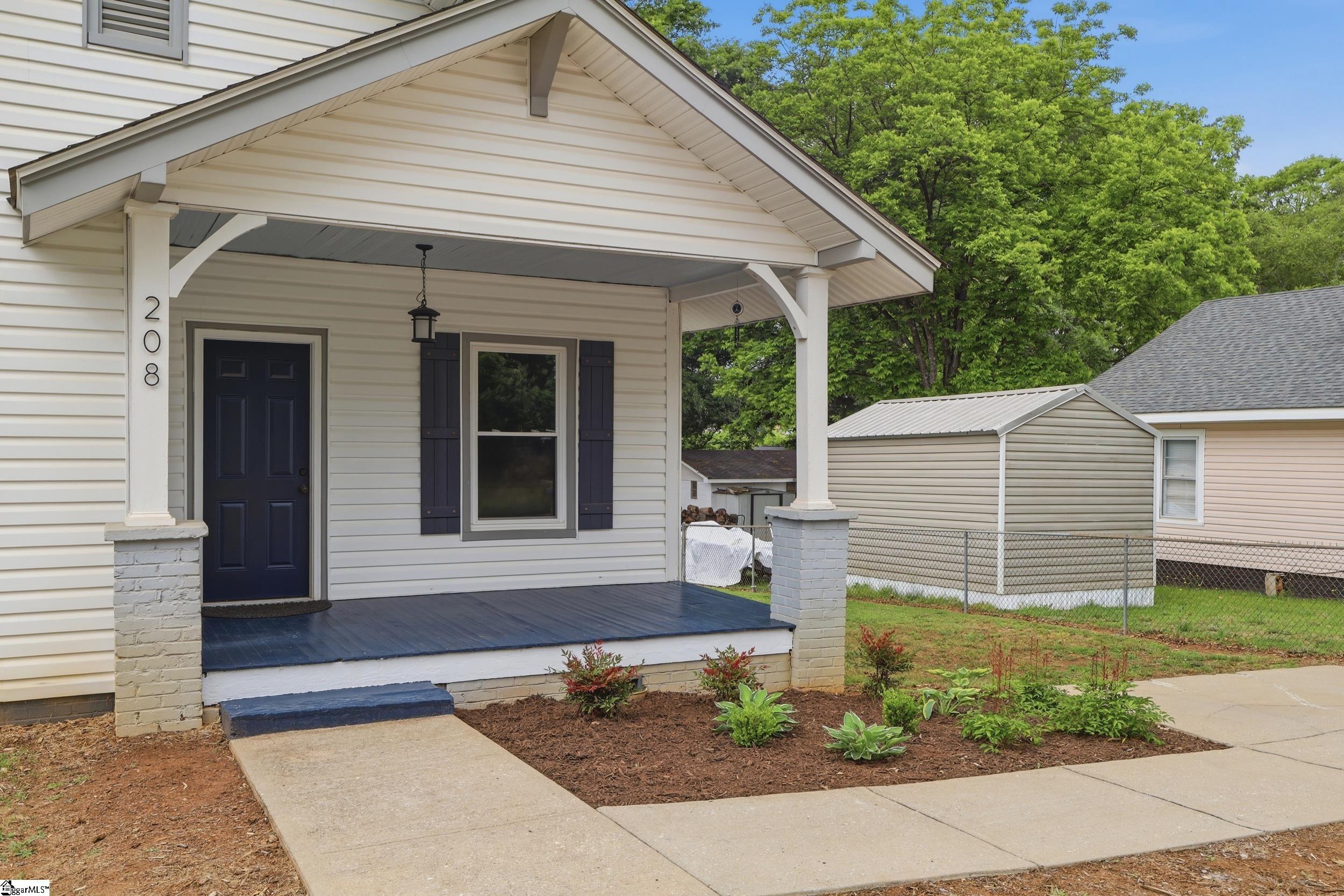 208 Hill Street Wellford, SC 29385 - Photo 2 of 32