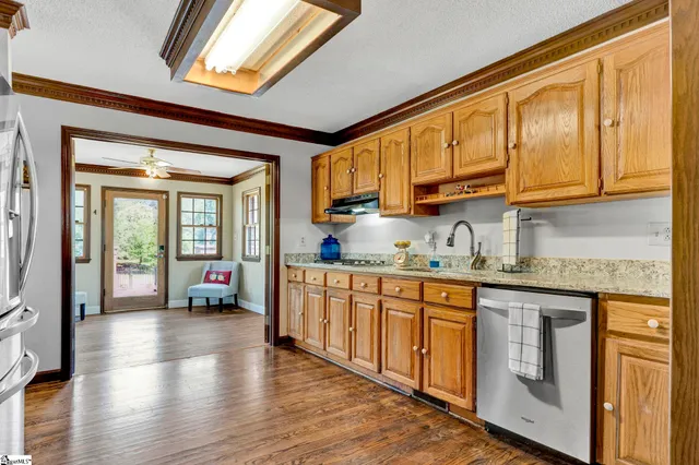 $899,900 | 206 Taylor Road, Greer, SC 29651