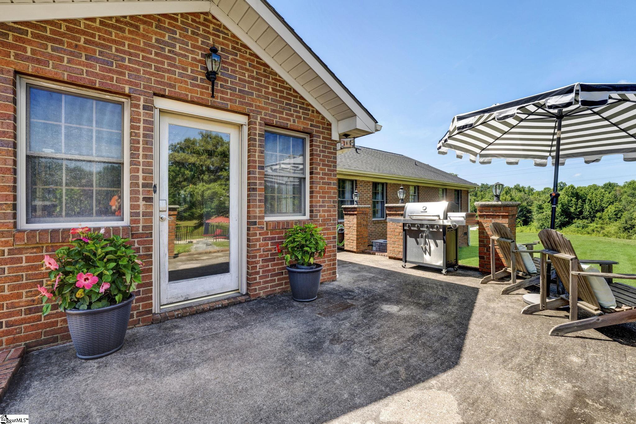 206 Taylor Road Greer, SC 29651 - Photo 4 of 36